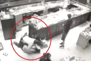 Có nên vật lộn với cướp khi chúng đột nhập vào nhà?