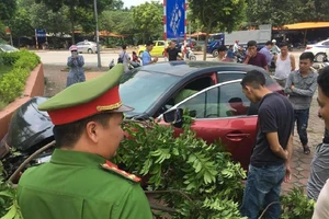 Vừa bị phạt 22 triệu, xe Mazda 3 lại gây tai nạn