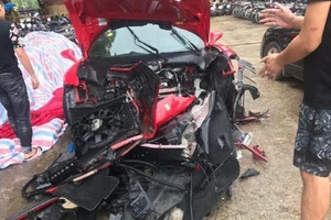 Chiếc Ferrari của ca sĩ Tuấn Hưng gặp nạn trên cao tốc 