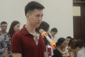 Hành hạ dã man con trai 10 tuổi, cha kháng cáo rồi lại rút đơn