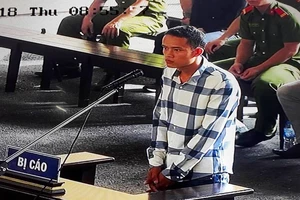 Vụ ông Phan Văn Vĩnh: Chủ tọa đặt câu hỏi về đạo đức