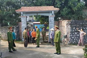 Xét xử vắng mặt bị cáo nhiễm HIV xâm hại bé gái 11 tuổi