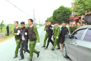 Công an tung lực lượng bắt trùm ma túy nhiễm HIV