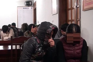 Khi vợ bị bắt giữ, 'ông trùm' lô đề nhanh chân bỏ trốn 