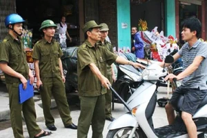 Công an xã có quyền dừng xe của dân để xử phạt?