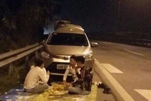 CSGT nói về việc dừng xe trên cao tốc ăn nhậu