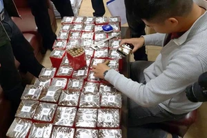 Tạm giữ 10.000 điếu xì gà 'vô chủ' qua đường hàng không