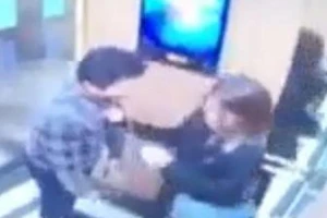 Nữ sinh bị sàm sỡ trong thang máy chung cư