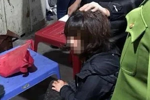 Hình sự bắt nghi phạm nổ súng, cướp tài sản ở chợ Long Biên