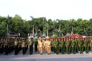 Bộ Công an: Nghiêm cấm cán bộ cho hoặc tặng quân trang