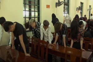 Hàng chục nam nữ chơi ma túy trong quán karaoke Xmen