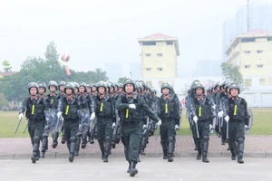 Bộ Tư lệnh CSCĐ nhận Huân chương Quân công hạng Nhất