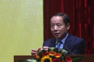 Có tiền tiết kiệm thì đi vay ngân hàng làm gì?