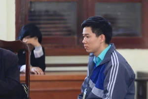 Hoàng Công Lương giải thích việc chỉ có 1 luật sư bào chữa