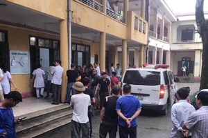 2 học sinh bị cột bê tông 3m ở trường đổ trúng