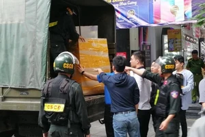 Nhiều cửa hàng Nhật Cường mobile đóng cửa, không liên lạc được