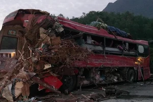 Tai nạn kinh hoàng ở Hòa Bình, hơn 30 người thương vong