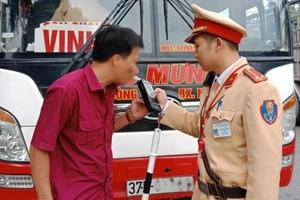 Gần 6.500 tài xế uống rượu bia và dùng ma túy khi lái xe