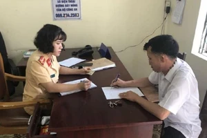 Phạt 700.000 tài xế 'lướt phây' khi chạy xe trên cao tốc