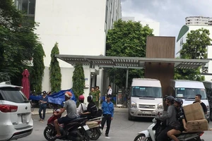 Thực nghiệm hiện trường vụ bé trai Trường Gateway tử vong