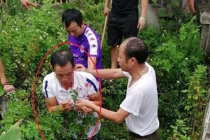 Thanh niên bị dân làng vây đánh vì đột nhập vào nhà ôm bé gái