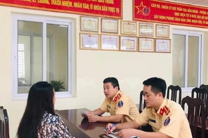 Nữ tài xế bị tước bằng lái vì không nhường đường xe ưu tiên