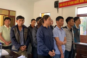 Triệu tập hàng loạt công an đến phiên xử vụ đánh bạc