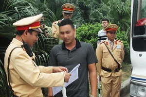 Bộ Công an đề xuất trang bị tiểu liên, áo giáp cho CSGT