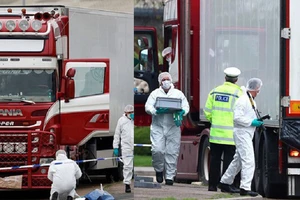 Thủ tướng chia buồn với gia đình 39 nạn nhân thiệt mạng ở Anh