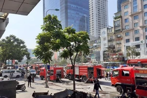 9 xe cứu hỏa dập tắt đám cháy tại Ngân hàng BIDV