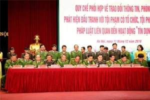 Công an 11 tỉnh ký cam kết truy quét tội phạm tín dụng đen