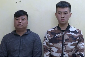 Trùm tín dụng đen sai đàn em ném chất bẩn vào nhà con nợ