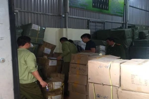 'Bắt tại trận' công ty kinh doanh bao cao su nghi giả