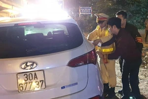 Tài xế có nồng độ cồn 'khủng', CSGT xử phạt kịch khung