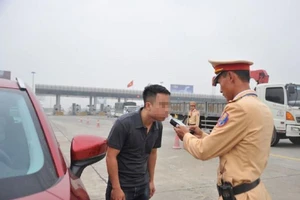 Nóng: CSGT sẽ kiểm tra nồng độ cồn tất cả tài xế vào cao tốc
