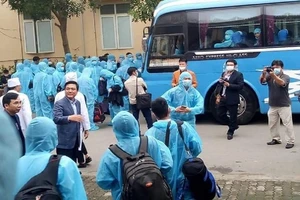 Hình ảnh xúc động về 161 y, bác sĩ đương đầu với COVID-19 