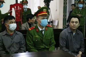 Vụ lùi xe cao tốc: Tài xế container phủ nhận cáo trạng