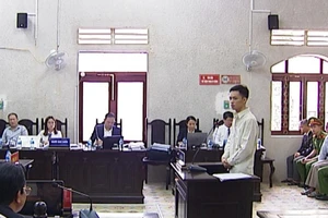 Lại 'nóng' chuyện luật sư bị buộc rời phòng xử