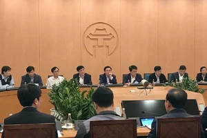 Hà Nội họp khẩn trong đêm về dịch COVID-19