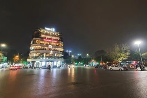 Hà Nội vắng vẻ giữa đại dịch COVID-19