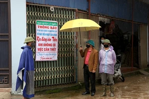 Thông báo vận động hạn chế đi lại được dán tại một thôn ở Bắc Giang. Ảnh: bacgiang.gov.vn