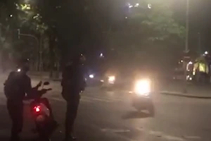 28 quái xế gây náo loạn Hồ Gươm giữa dịch COVID-19