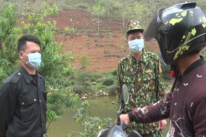 Cán bộ biên phòng tại một chốt kiểm soát dịch bệnh trên địa bàn huyện Đồng Văn. Ảnh: dongvan.hanggiang.gov.vn