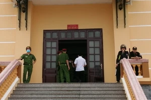 15 cán bộ công an, giáo dục 'bắt tay' nâng điểm tại Hòa Bình