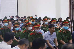 Đề nghị mức án 15 cựu cán bộ công an, giáo dục gian lận điểm