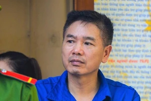 'Bật mí' chuyện ra nghĩa trang tiêu hủy 16 đĩa CD