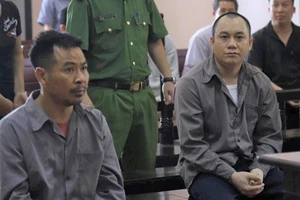 Vụ lùi xe trên cao tốc: Tài xế đề nghị thay kiểm sát viên