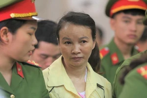 Bất ngờ hoãn phiên xử mẹ nữ sinh giao gà ở Điện Biên