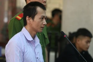 Bị cáo tố bị 'ép cung', luật sư nói không hay biết