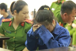 Đề nghị tử hình bị cáo đầu độc chị họ bằng cyanua